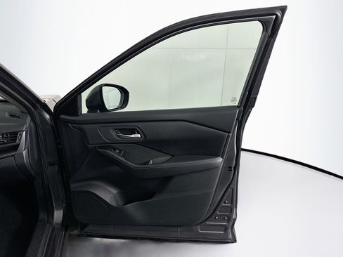 Used 2025 Nissan Rogue SV image 32