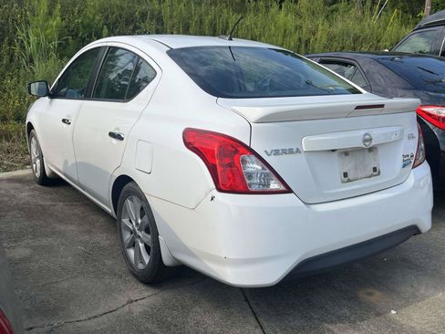 Used 2015 Nissan Versa FWD image 4