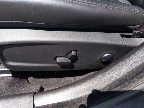 New 2023 Chrysler 300 Touring L w/ Popular Equipment Group image 11