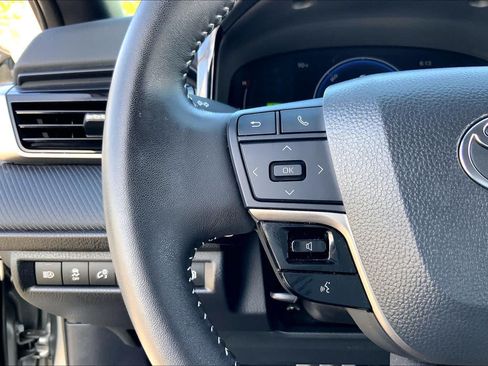 Used 2025 Toyota Camry SE w/ Multimedia Upgrade Package FWD image 23