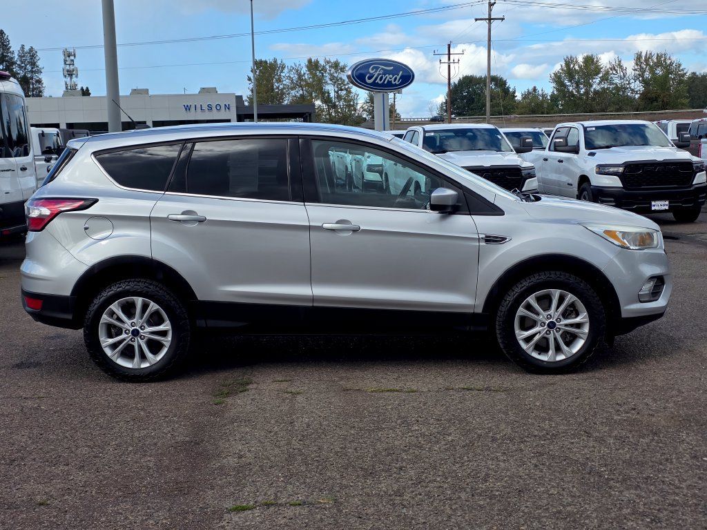Used 2017 Ford Escape SE AWD/4WD image 9