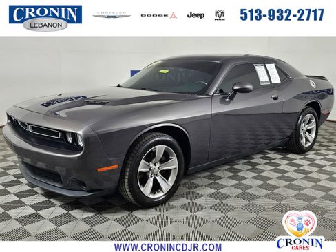 Used 2021 Dodge Challenger SXT image 1