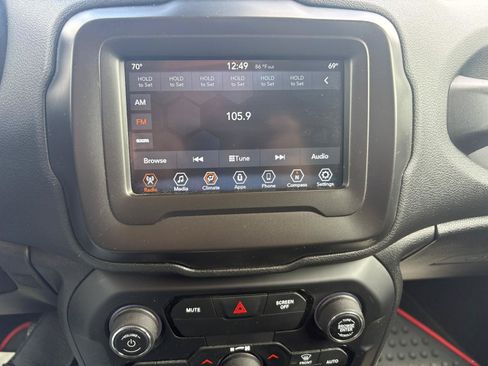 Used 2019 Jeep Renegade Latitude AWD/4WD image 20