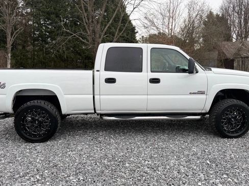 Used 2005 Chevrolet Silverado 2500 LT w/ Heavy-Duty Power Package image 8