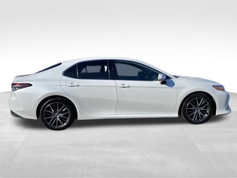 Used 2021 Toyota Camry XLE w/ Cold Weather Package image 8