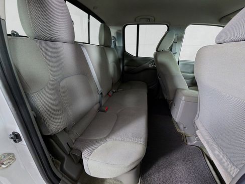 Used 2017 Nissan Frontier SV image 24