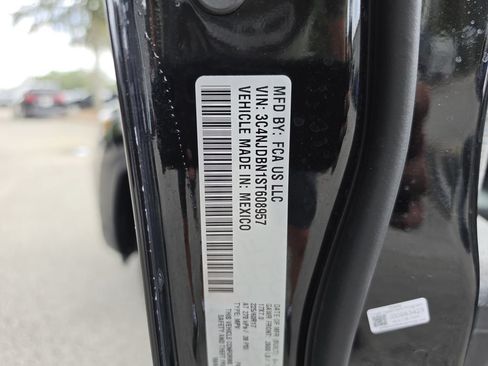 Certified 2025 Jeep Compass Latitude AWD/4WD image 32