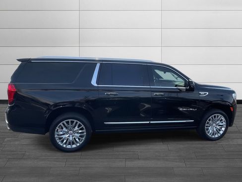Used 2023 GMC Yukon XL Denali w/ Denali Reserve Package image 6