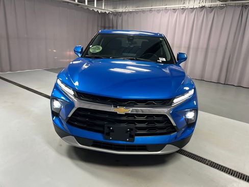 Used 2025 Chevrolet Blazer LT FWD image 2