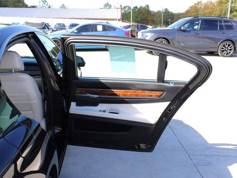 Used 2014 BMW 750Li xDrive image 32