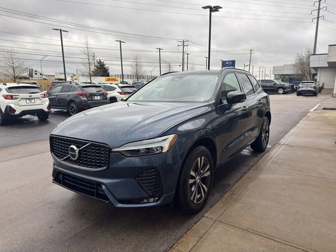 Used 2025 Volvo XC60 B5 Core image 5