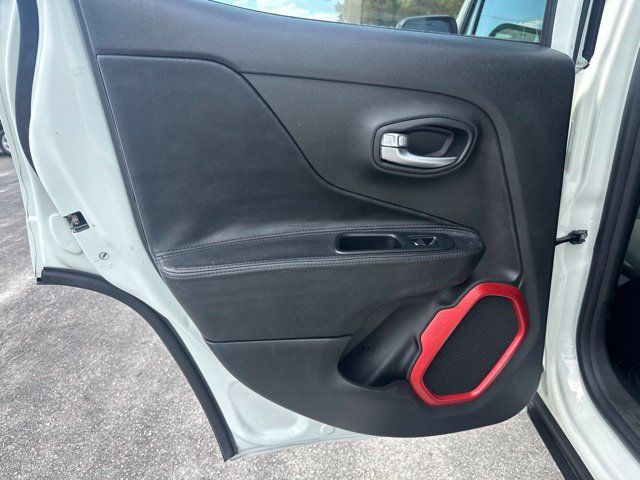 Used 2015 Jeep Renegade Trailhawk AWD/4WD image 10