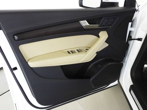 Used 2023 Audi Q5 2.0T Premium w/ Convenience Package image 11