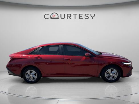 Certified 2026 Hyundai Elantra SE image 5