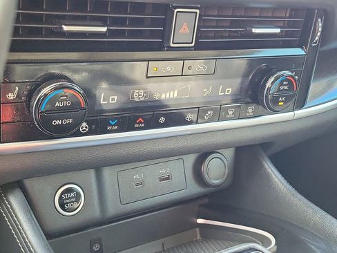 Used 2022 Nissan Rogue Platinum w/ Head-Up Display Package AWD/4WD image 30