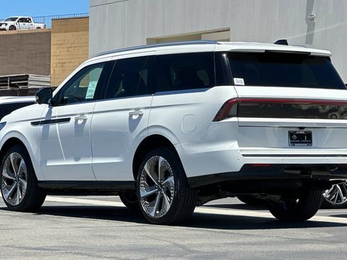New 2026 Lincoln Navigator Black Label AWD/4WD image 5