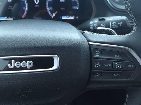 Certified 2024 Jeep Grand Cherokee Altitude AWD/4WD image 27