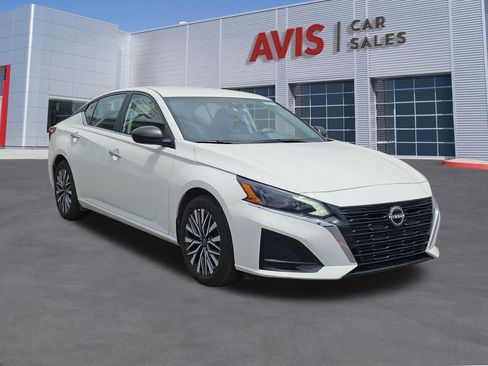 Used 2025 Nissan Altima 2.5 SV FWD image 9