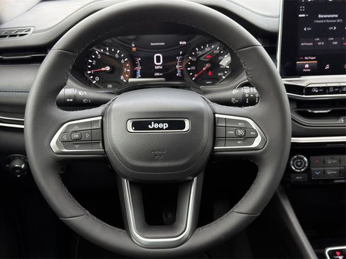 New 2026 Jeep Compass Latitude image 12