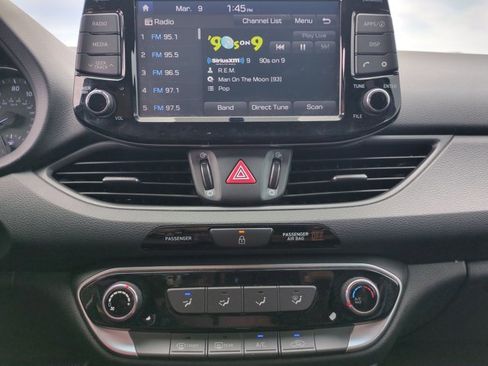 Used 2019 Hyundai Elantra GT image 10