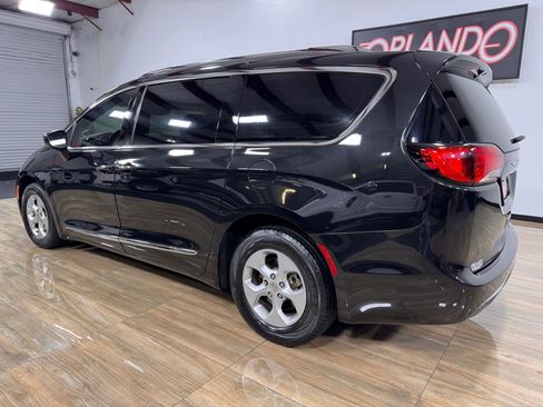 Used 2017 Chrysler Pacifica Touring-L Plus image 9