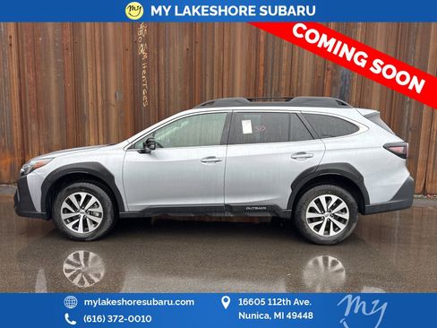 Used 2025 Subaru Outback Premium image 4