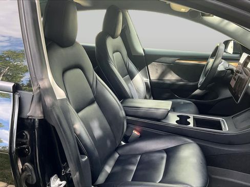 Used 2022 Tesla Model 3 Standard Range RWD image 8