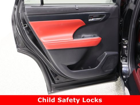 Used 2022 Toyota Highlander XSE image 28