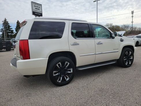 Used 2011 Cadillac Escalade Luxury AWD/4WD image 4