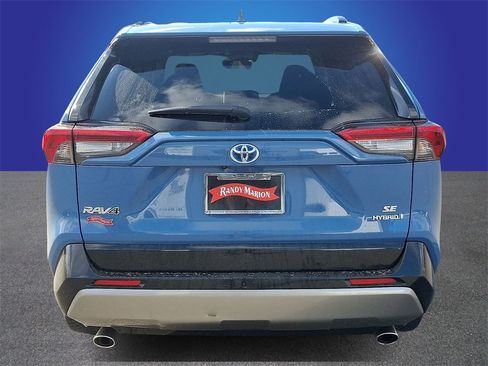 Used 2024 Toyota RAV4 SE w/ Weather Package image 5