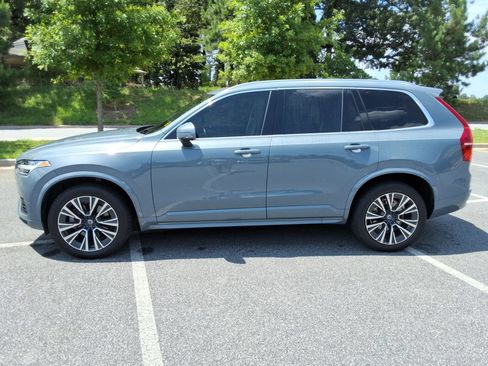 Used 2022 Volvo XC90 T5 Momentum w/ Protection Package Premier FWD image 8