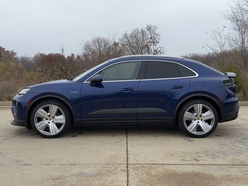 Used 2024 Porsche Macan 4 Electric AWD/4WD image 2