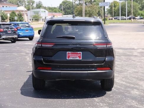Used 2024 Jeep Grand Cherokee Altitude AWD/4WD image 11