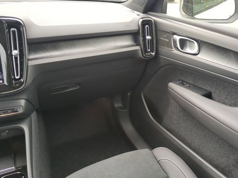 New 2024 Volvo XC40 Recharge Ultimate w/ Protection Package Premier image 16