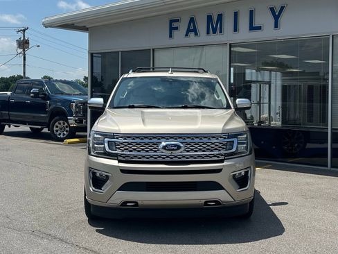 Used 2018 Ford Expedition Platinum AWD/4WD image 2