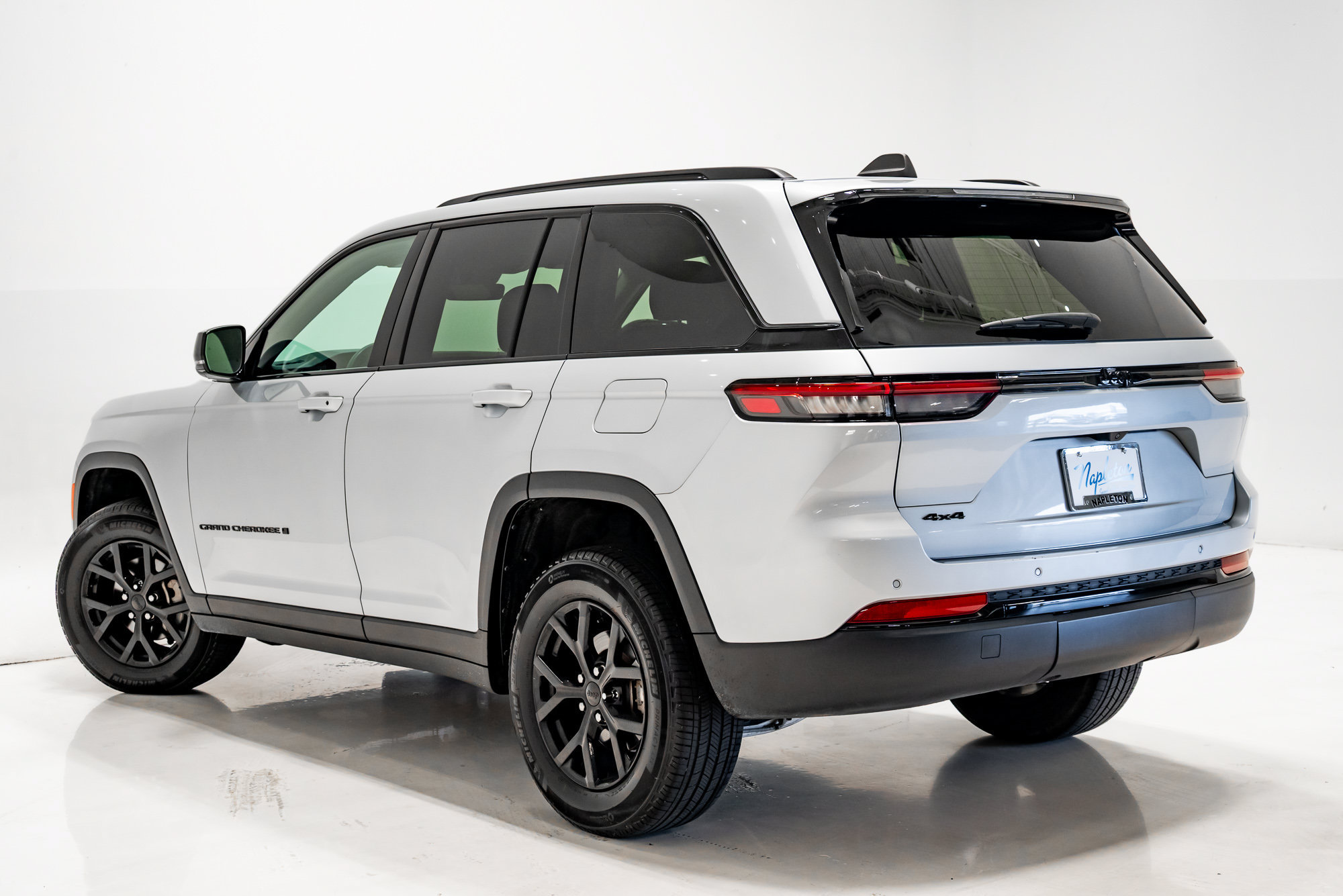 Certified 2025 Jeep Grand Cherokee Altitude AWD/4WD image 34