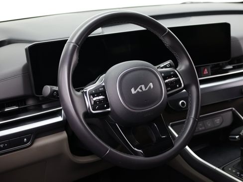 Used 2025 Kia Carnival FWD image 11