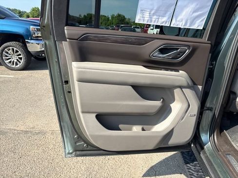 Used 2024 Chevrolet Suburban Z71 w/ Z71 Off-Road Package AWD/4WD image 18