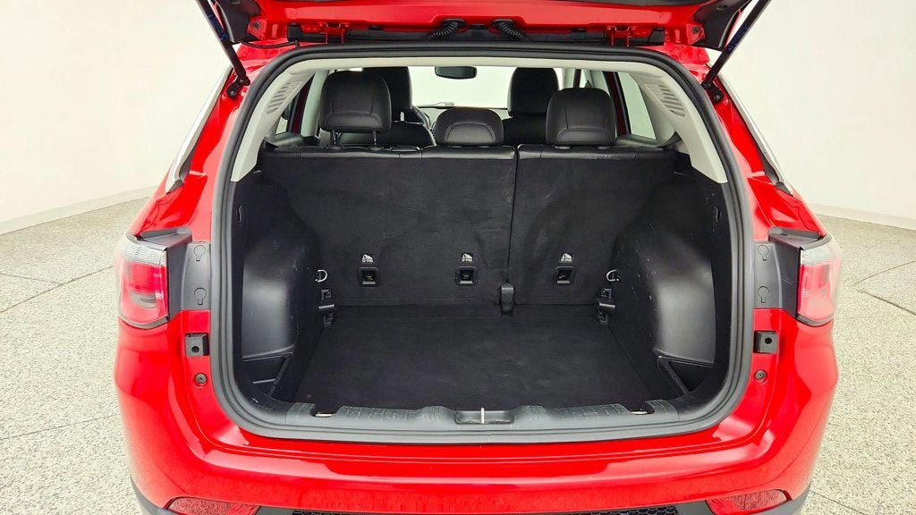 Used 2019 Jeep Compass Latitude FWD image 21