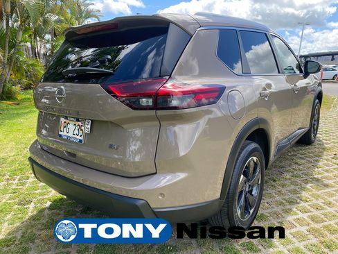 Used 2024 Nissan Rogue SV w/ SV Premium Package FWD image 25