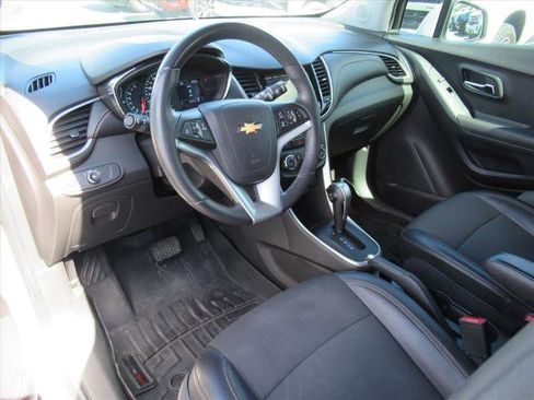 Used 2019 Chevrolet Trax LT w/ LT Convenience Package image 17
