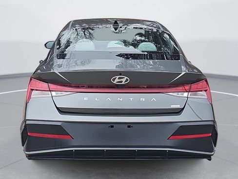 New 2026 Hyundai Elantra Limited FWD image 6