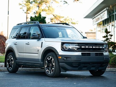 Used 2022 Ford Bronco Sport Outer Banks w/ Tech Package image 1