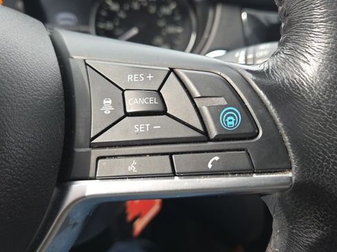 Used 2018 Nissan Rogue SL w/ Premium Package image 30