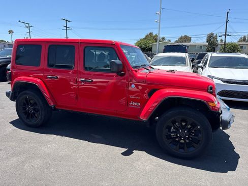 Used 2024 Jeep Wrangler Unlimited Sahara AWD/4WD image 10