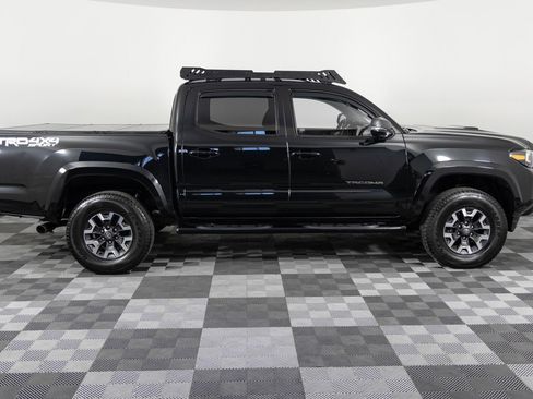 Used 2022 Toyota Tacoma TRD Sport w/ Technology Package image 9