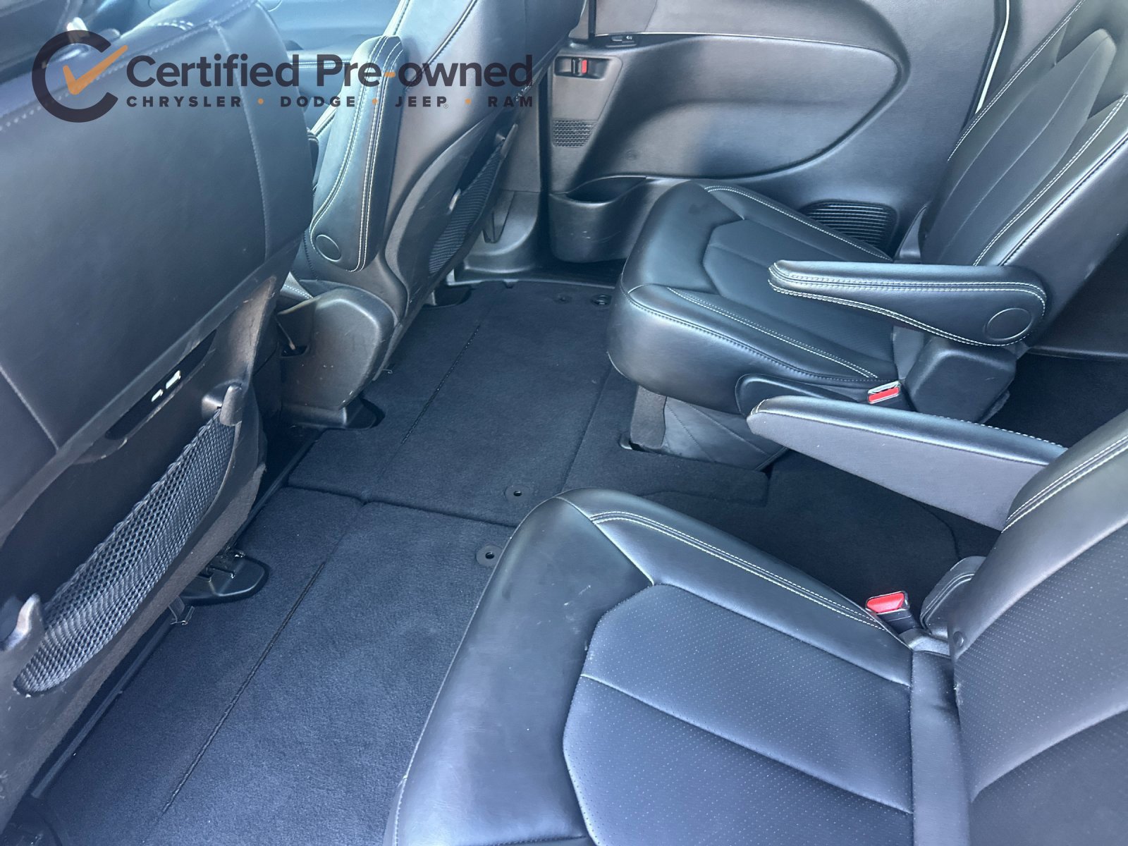Used 2025 Chrysler Pacifica Select FWD image 13