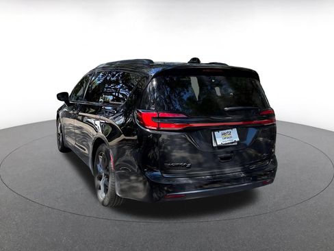 Used 2025 Chrysler Pacifica Limited FWD image 5