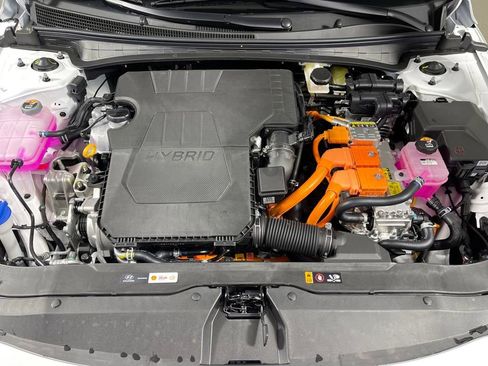 New 2025 Hyundai Elantra SEL image 9