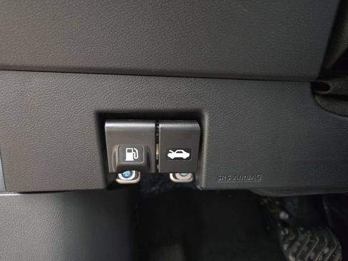 Used 2025 Nissan Versa SV w/ Trunk Package FWD image 34